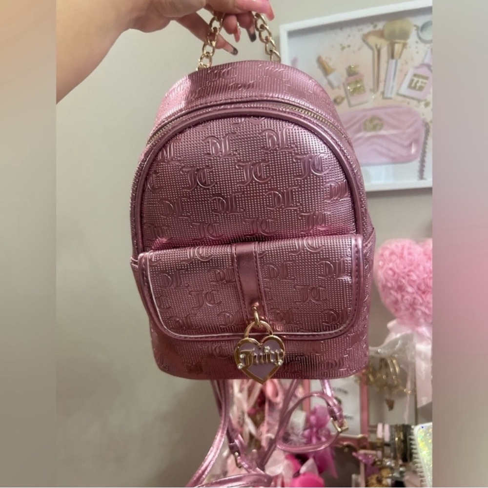 Juicy couture simply perfect pack back
Color blush metallic